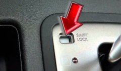 汽车lock是什么意思? 是锁止的意思（钥匙插入和拔出的位置）