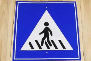 人行横道标志属于什么标志 提醒汽车的警示标志(注意车辆车速的标志)