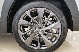 长安uni-v轮胎是什么牌子 原厂轮胎品牌马牌