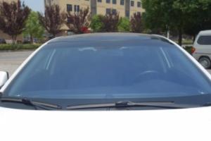 汽车前挡风玻璃可以贴膜吗 可以粘贴（防爆/隔热/防紫外线）