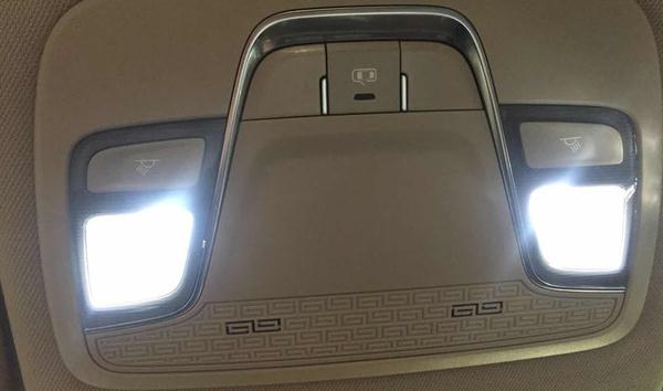 什么是触摸式阅读灯，方便于车内照明（根据需要开启或关闭）