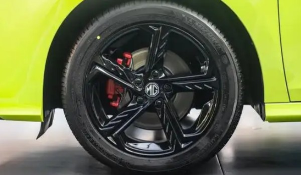 mg5天蝎座轮胎型号多少 轮胎型号为215/50 r17