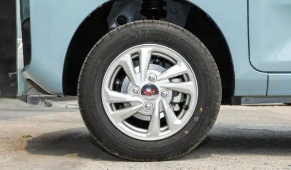 五菱宏光miniev轮胎尺寸 轮胎型号为145/70 r12