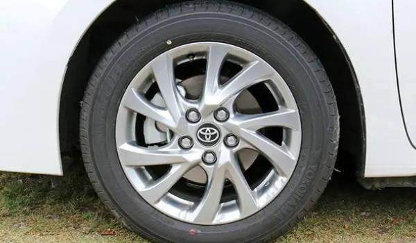 卡罗拉锐放轮毂多少寸 锐放轮毂尺寸为18英寸