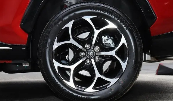 丰田威兰达轮胎型号是多少 轮胎型号规格为235/55 r19