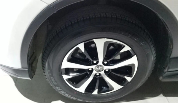 丰田荣放轮毂尺寸多少 汽车轮毂尺寸为18英寸