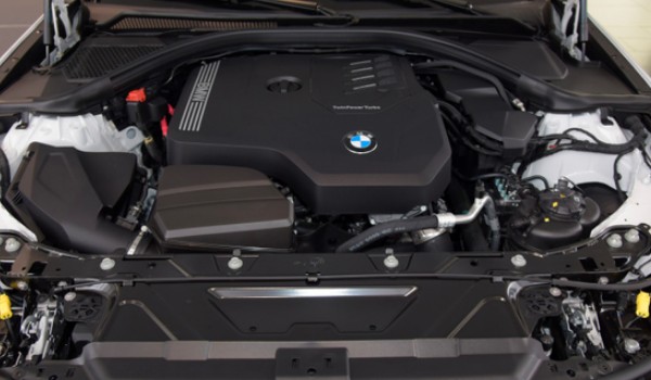 宝马3系发动机是几缸的 采用了2.0T四缸发动机