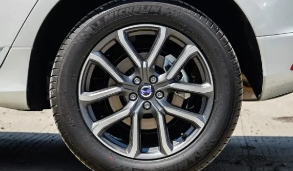 沃尔沃xc60轮胎品牌型号 倍耐力轮胎品牌(型号为235/55 r19)