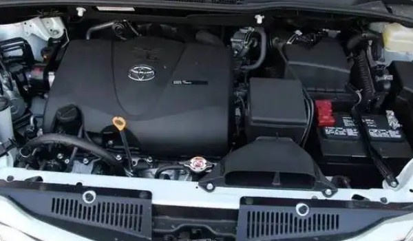 丰田塞纳发动机是进口的吗 是进口的(2.5L自然吸气发动机)