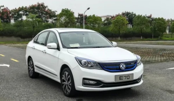 东风e70电动汽车报价 新车售价13万元一辆(分期首付4万)