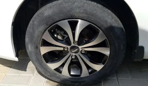丰田致炫x的轮胎是什么牌子 普利司通轮胎品牌(抓地性能出色)