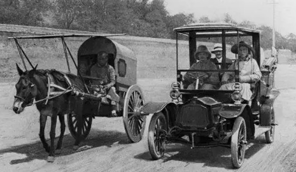 汽车发展史顺序图片 经历了三个阶段(汽车诞生于1885年)