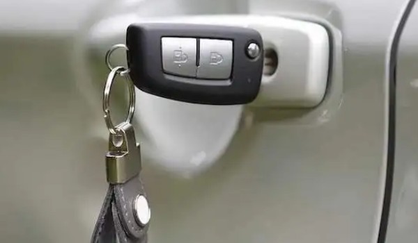 唯一的一把车钥匙丢了怎么办 马上配钥匙换车锁(避免物品丢失)