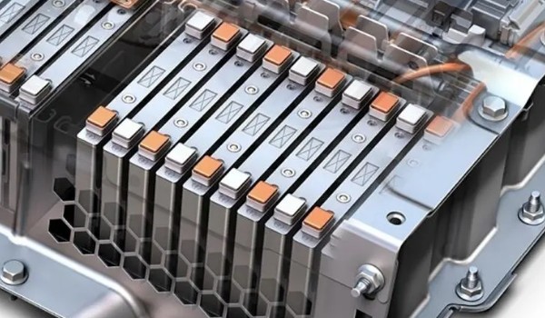 荣威eRX5的蓄电池是什么牌子 宁德时代品牌(寿命达2000次充电周期)