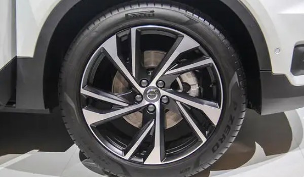 沃尔沃xc40轮胎型号是什么 轮胎型号235/50 r19(倍耐力轮胎)