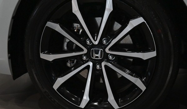 本田型格轮胎是什么牌子的 三种轮胎品牌(高配普利司通轮胎)