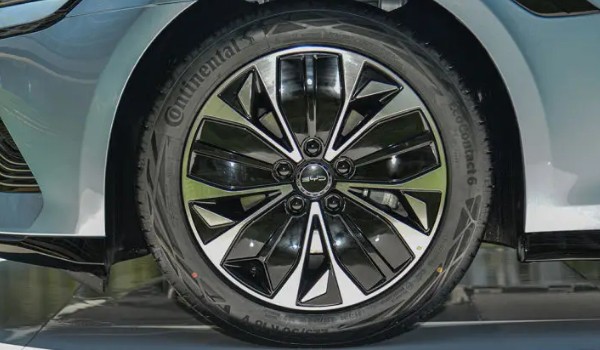 比亚迪海豹轮胎品牌是什么 马牌轮胎品牌(干湿路面操控好)