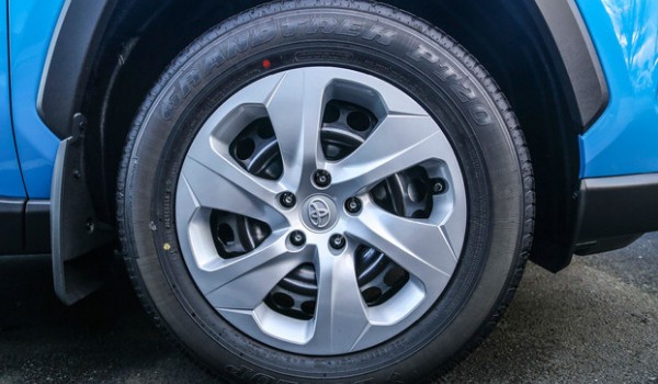 丰田荣放轮胎是什么牌子 四种轮胎品牌(米其林轮胎品牌)