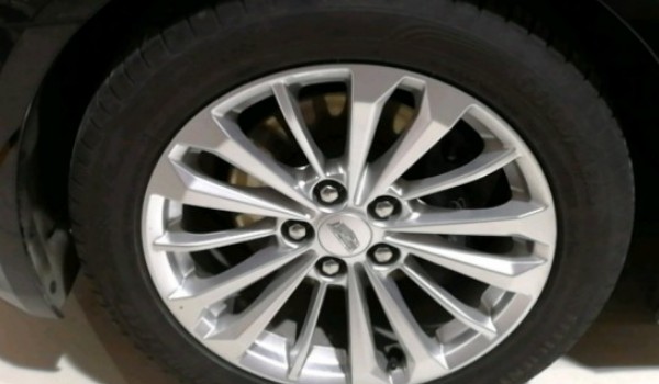 凯迪拉克xt5轮胎品牌是什么 米其林轮胎品牌(抓地性能出色)