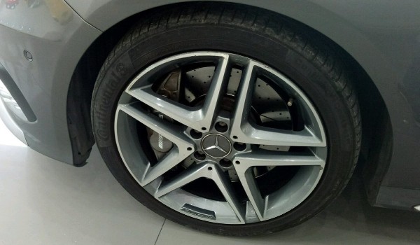 奔驰a级amg轮胎尺寸是多少 轮胎尺寸235/35 r19(轮毂19寸)