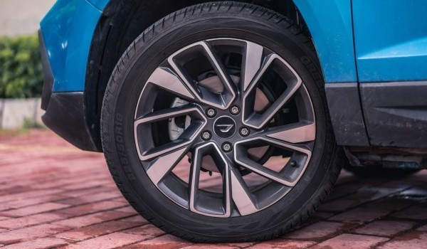 捷达vs7轮胎型号是多少 轮胎型号225/50 r18(玲珑轮胎品牌)