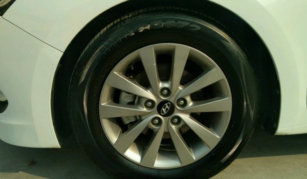 现代名图轮胎型号尺寸 轮胎尺寸为225/45 r18
