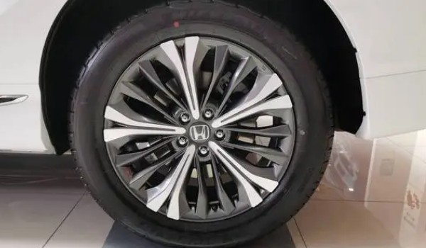 本田urv轮胎尺寸是多少 规格为245/55 r19(定期测胎压)
