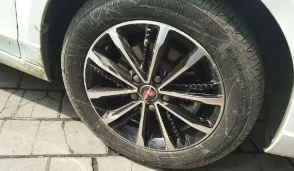 荣威i5轮胎是什么牌子 米其林品牌(静音效果出色)