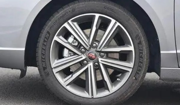 荣威i5轮胎型号是多少 尺寸为205/50 r17(胎宽205mm)