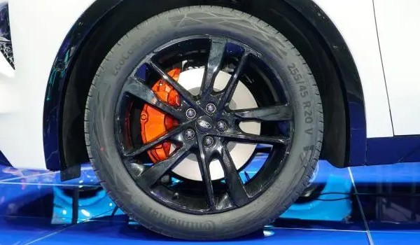 福特evos轮胎品牌是什么 马牌轮胎(抓地性能出色)