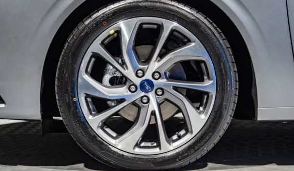 福特evos轮胎型号规格 尺寸为255/45 r20(胎宽255mm)