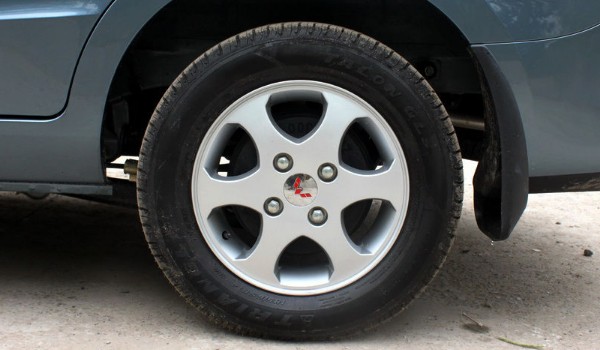 五菱佳辰轮胎型号是多少 尺寸为205/55 r16(胎宽为205mm)
