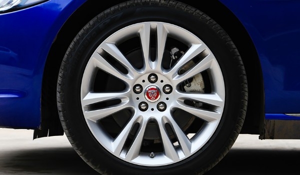 捷豹xfl轮胎品牌是什么 倍耐力品牌(抓地性能不错)