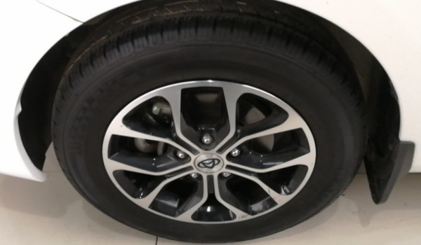 长安欧尚z6轮胎型号规格 尺寸为245/50 r20(胎宽245mm)