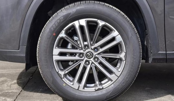 长安cs75轮胎型号规格 尺寸为225/55 r19(胎宽225mm)
