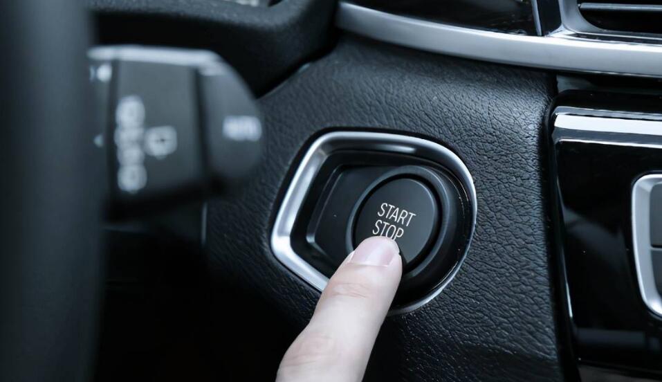 车上的LOCK是什么意思，锁车开关(会锁住汽车和方向盘保证安全)