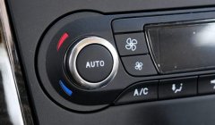 汽车auto是什么按键啊？ 车辆自动功能的按键（自动驻车，自动雨刷，自动大灯，自动空调）