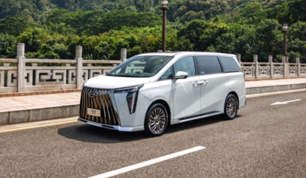 传祺M8MPV7座版报价 厂商指导价格是17.98-34.28万元