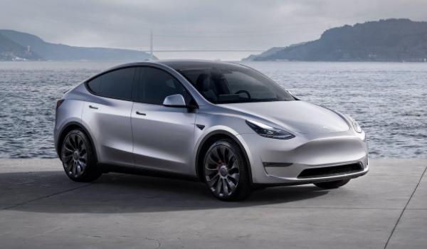 特斯拉model 3落地价 大致范围在24.5万元至33.59万元之间